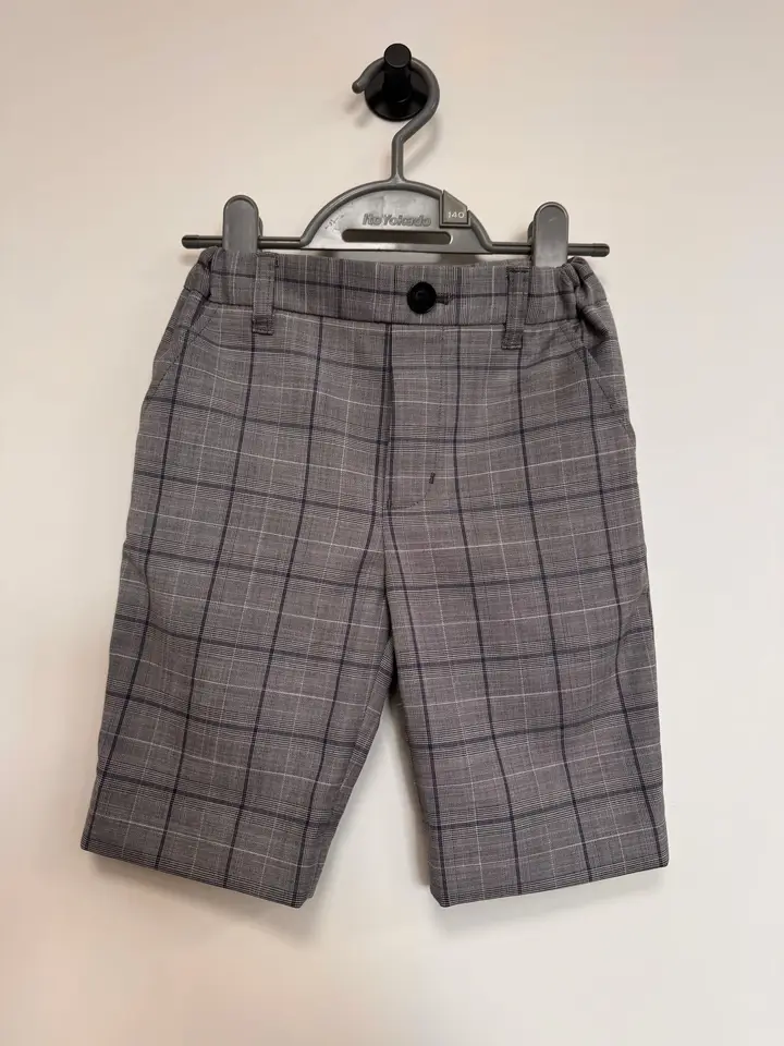 Gray plaid children’s knee-length shorts
